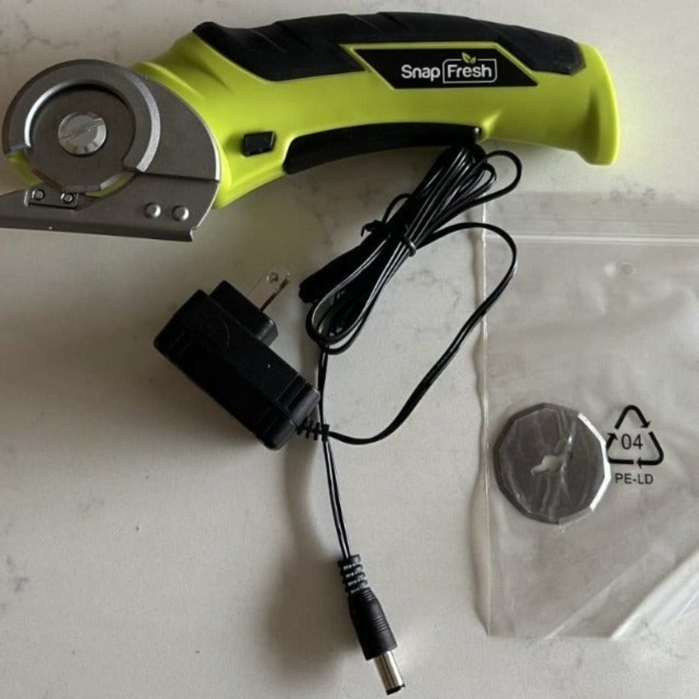 Cordless Electric Scissors, 4V Electric Mini Cutter with Replacement Blade